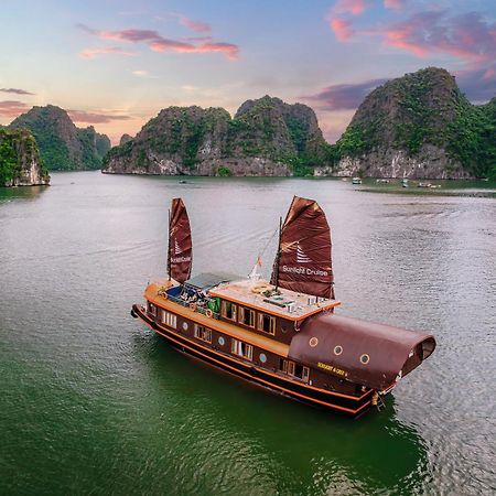 Sunlight Boutique Cruise - Cat Ba Island Hotel Ha Long Exterior photo