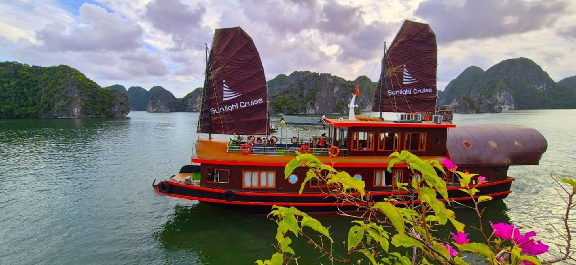Sunlight Boutique Cruise - Cat Ba Island Hotel Ha Long Exterior photo