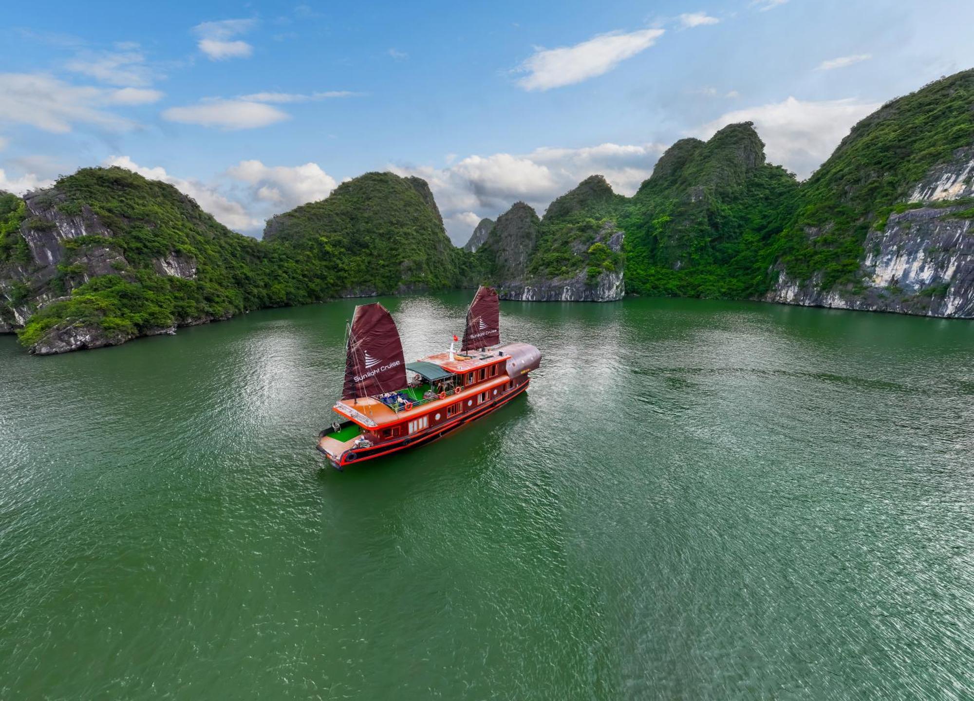 Sunlight Boutique Cruise - Cat Ba Island Hotel Ha Long Exterior photo