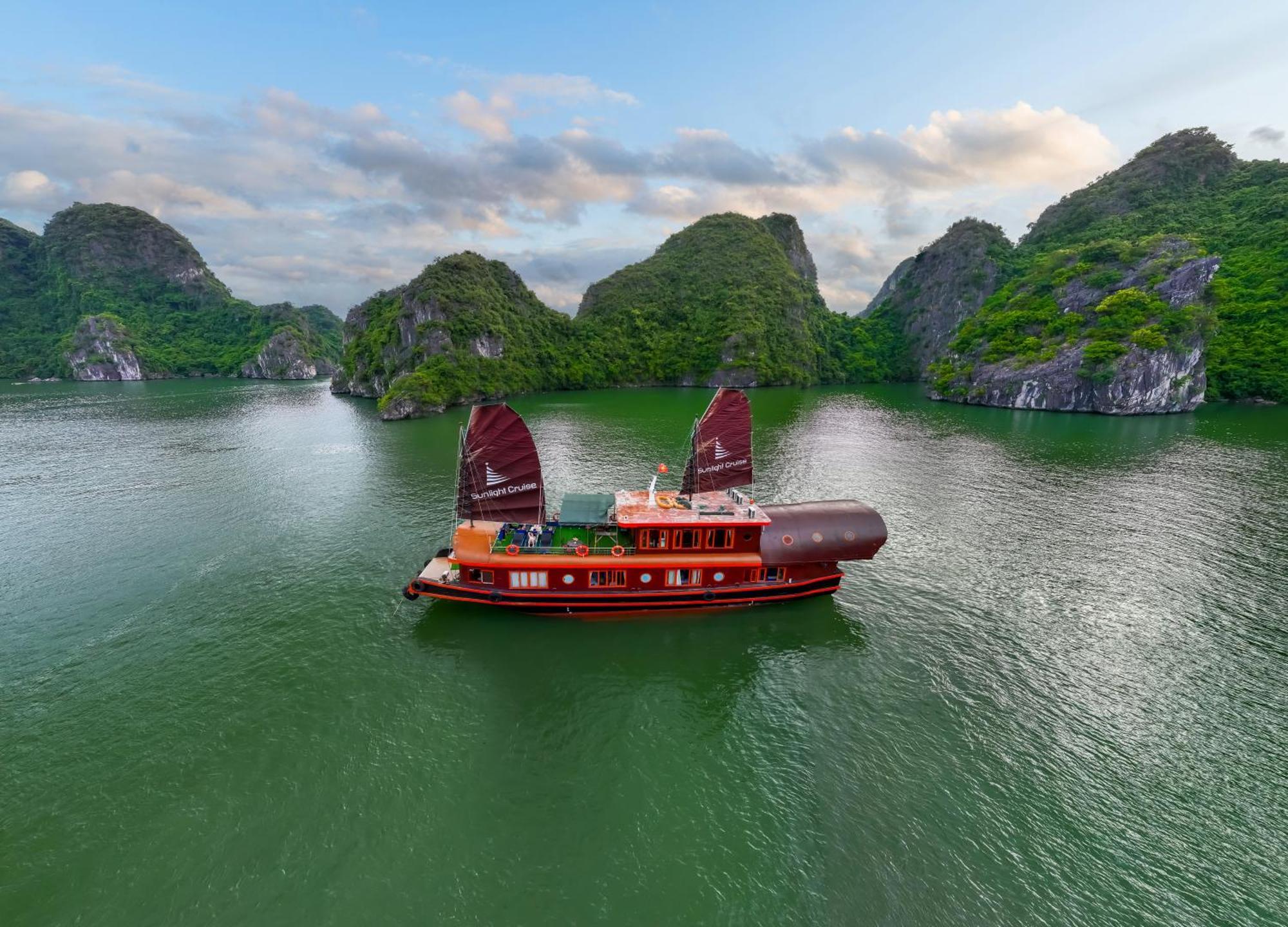 Sunlight Boutique Cruise - Cat Ba Island Hotel Ha Long Exterior photo