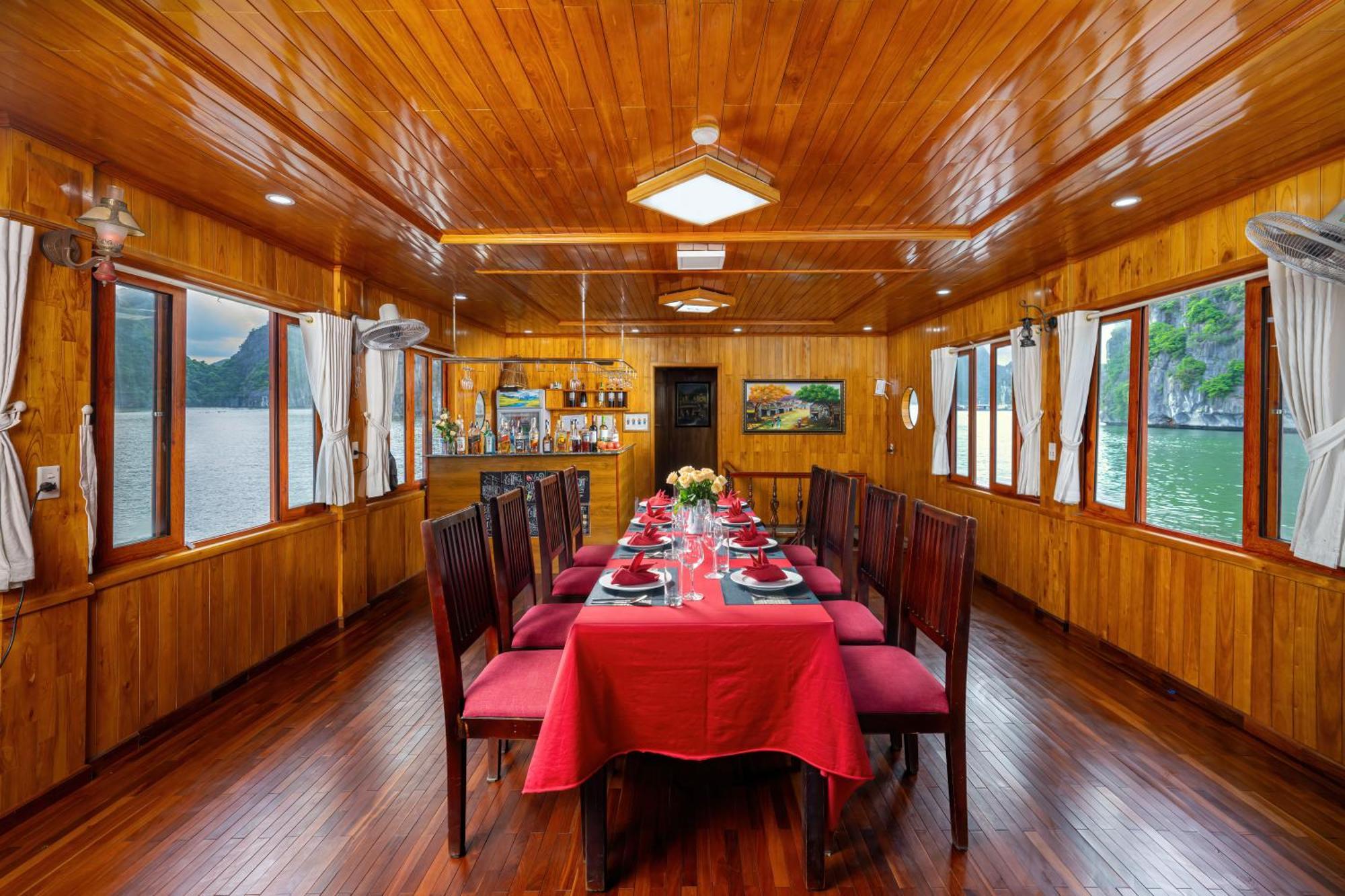 Sunlight Boutique Cruise - Cat Ba Island Hotel Ha Long Exterior photo
