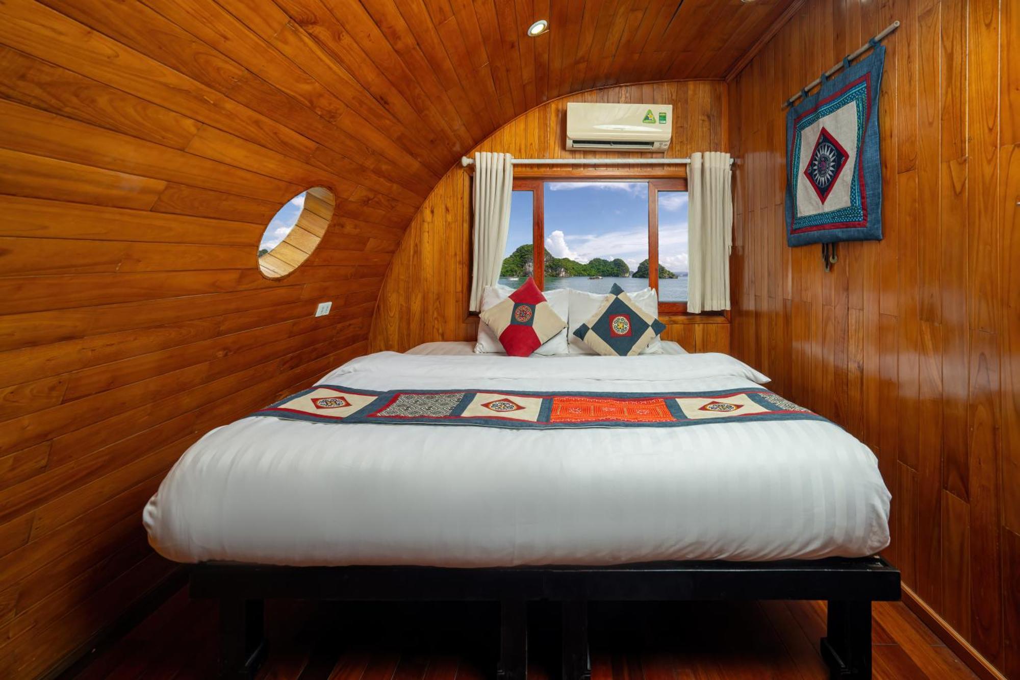 Sunlight Boutique Cruise - Cat Ba Island Hotel Ha Long Exterior photo